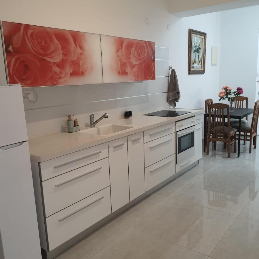 Lovely Three-Room Apartment Above The Promenade Ashdod Exterior foto