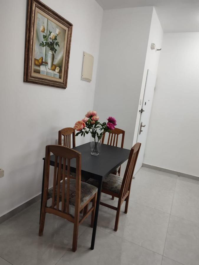 Lovely Three-Room Apartment Above The Promenade Ashdod Exterior foto