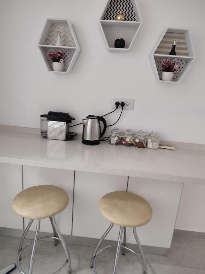 Lovely Three-Room Apartment Above The Promenade Ashdod Exterior foto