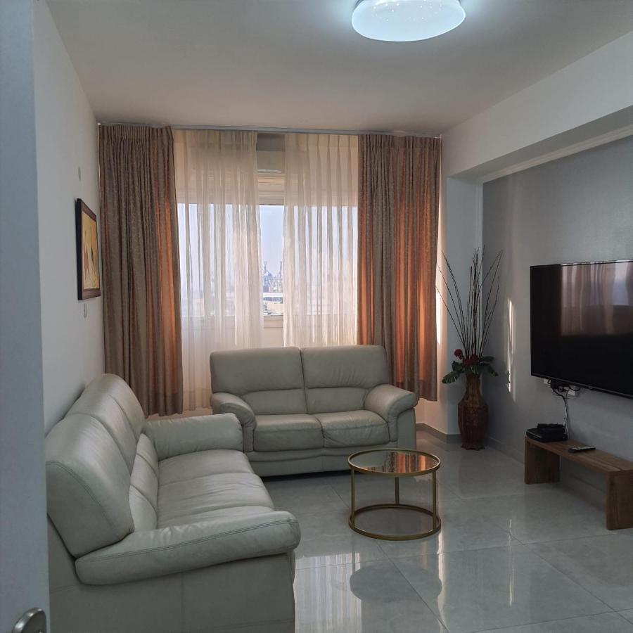 Lovely Three-Room Apartment Above The Promenade Ashdod Exterior foto