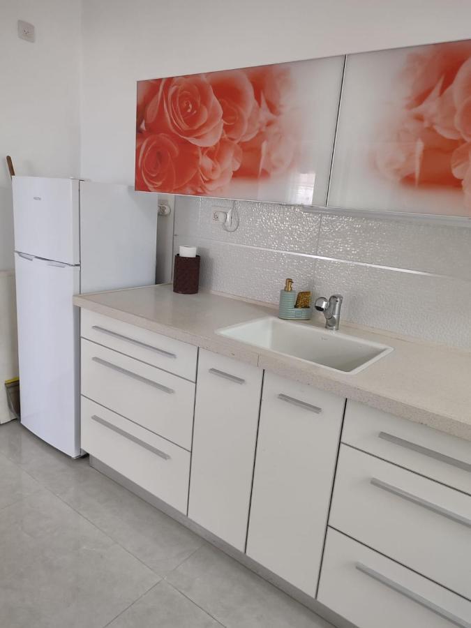 Lovely Three-Room Apartment Above The Promenade Ashdod Exterior foto