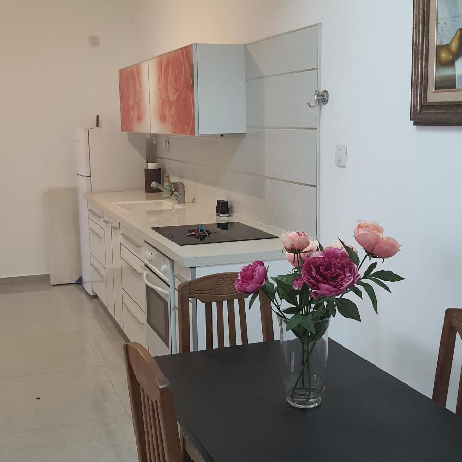 Lovely Three-Room Apartment Above The Promenade Ashdod Exterior foto